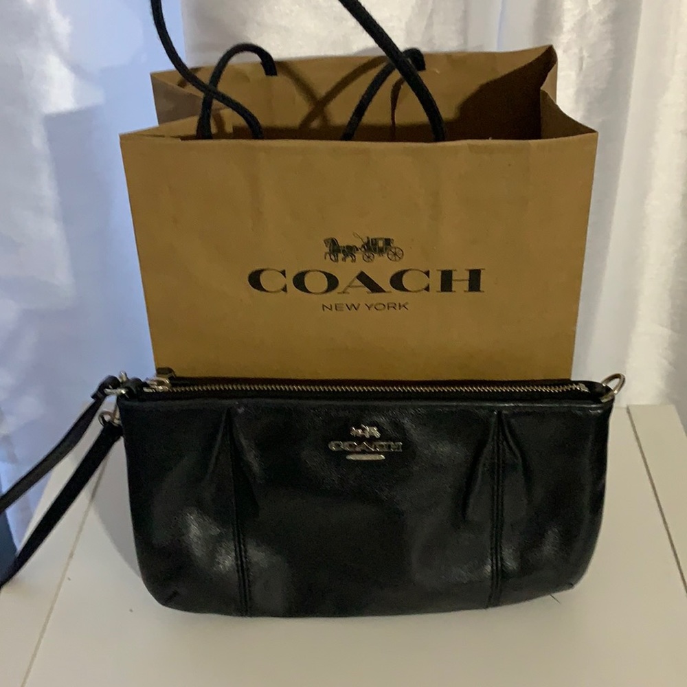 (SOLD) Coach black leather minimum wristlet